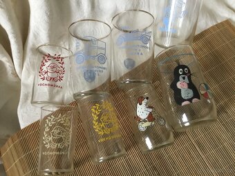 sklenice s obrazky 1973, sport, fotbal, histor. auta - 2