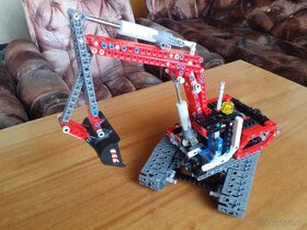 Lego Technic 8294 pásový bagr - 2