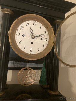 Čtvrťové hodiny Biedermeier 19.st. - 2