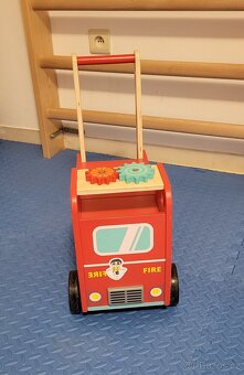 Dřevěné chodítko Walker Lelin - Hasičské auto - 2