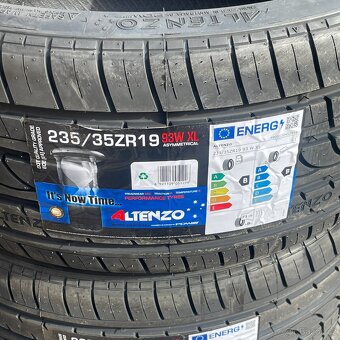 Uplně nové letní pneu 235/35 R19 93W XL Altenzo - 2