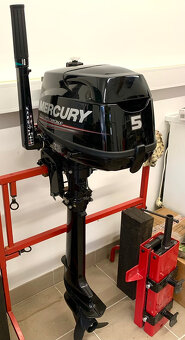 Závěsný lodní motor Mercury 5hp s dlouhou nohou. - 2