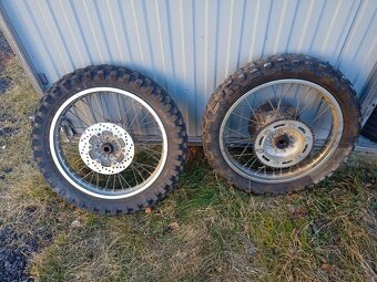 Yamaha DT 125r zadní kola - 2