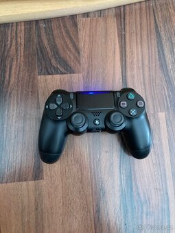 PlayStation 4 Slim - 2