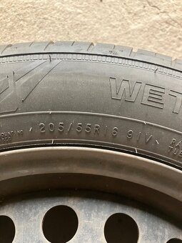 Plechy se zánovní letní pneu 5x108 205/55 r16 - 2