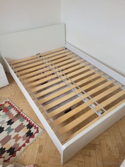 Dvoulůžková postel 140x200 cm z IKEA – téměř nová - 2
