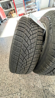 4 ks ZIMNÍ PNEUMATIKY GOODYEAR + 98 V(215/55 R17) - 2