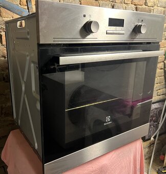 Electrolux  Vestavná trouba, plně funkční - 2