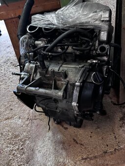 2x motor Yamaha R6 1998-2002 - 2