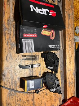 Volvo V70III a S80II D5 filtry a dily - 2