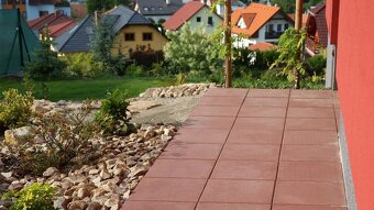 Velkoplošná zámková dlažba 40x40 a 30x30červená - 2