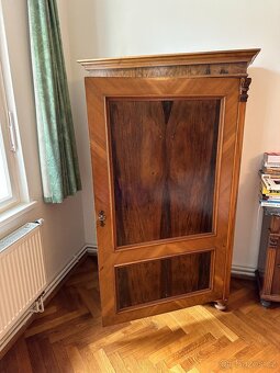 Starožitná šatní skříň - 2
