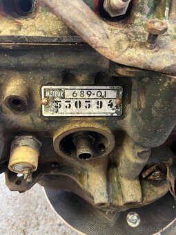 Motor Renault R8 - 2