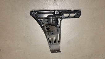 Prodám pravý držák zadního nárazníku pro BMW E63, E64 - 2