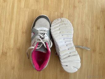 Dívčí tenisky zn. F&F - vel. 34 - 2