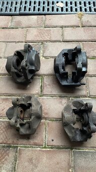 Brzdové třmeny na MB w123 - 2