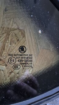 Boční okno Octavia combi levé 5E9845297 - 2