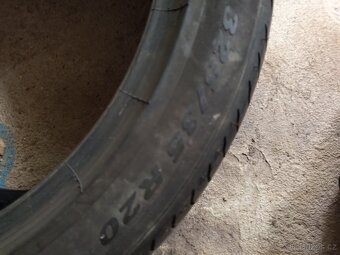 Pirelly 325/35/20 - 2