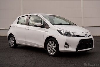 Toyota Yaris 1.5 Hybrid LOUNGE - 2