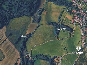Pole 1 039 m² - 2