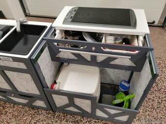 Prodám "kuchyňské" skřiňky na camping - 2
