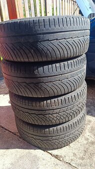 ALU kola Ford R18 - 2