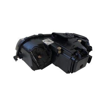 Pravý halogen světlo 8P0941004K Audi A3 8P r.v. 2006 - 2