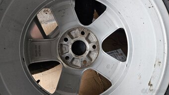 235/55R17 - 2