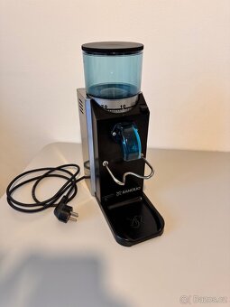 Italský profi mlýnek Rancilio Rocky top stav - 2