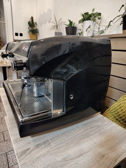 Profesionální kávovar WEGA Polaris EVD 2gr Display – Black P - 2