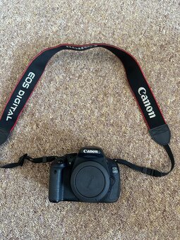 Canon 600D + Tamron 24-70mm 2.8 + brašna vanguard - 2