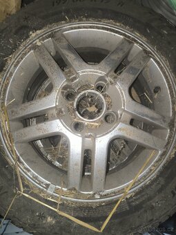 195/60 R15 - 2