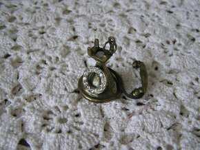 krásný kovový přívěšek telefon - 2