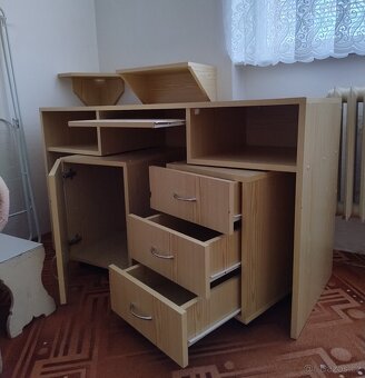 Psací stůl s kontejnery - 2