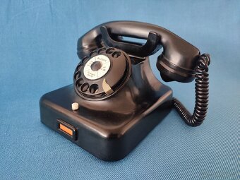 STAROŽITNÝ BAKELITOVY TELEFON značky RFT. - 2