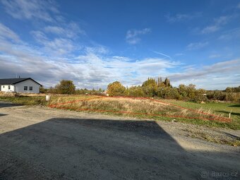 Prodej stavebního pozemku 951 m² - 2