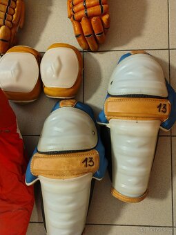 Retro hokejová výstroj - 2