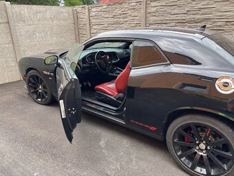Dodge Challenger - 2