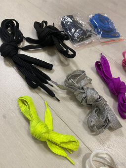 Tkaničky, šňůrky - 2