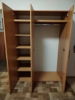 Šatní skříň - 2