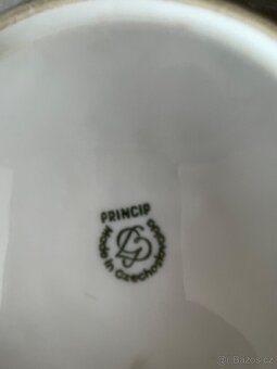 Porcelánový talíř,luční kvítí -značeno - 2