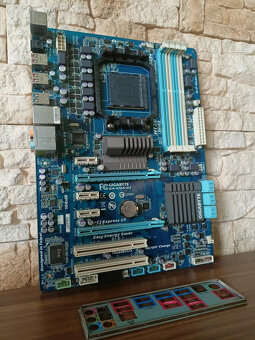 GIGABYTE GA-970A-D3 - AMD 970, socket AM3+ , podpora AMD FX - 2
