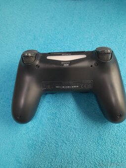 Ovladač na PS4 - 2