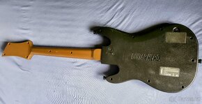 Ovladač ke hře GUITAR HERO - 2