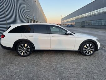 Mercedes Benz E-Class E220D 4matic Alltrain - 2