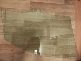 Prodám přední boční skla do dveří na Mazdu Premacy - 2