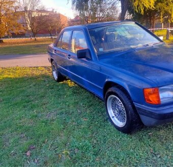 Mercedes-Benz 190E - 2
