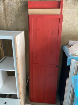 Šatní skříň IKEA Hemnes- červené mořidlo - 2