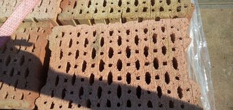 Prodám cca paletu cihel poroterm 37x24x25 - 2