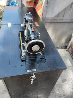 PRODÁM ŠICÍ STROJ MINERVA - 2